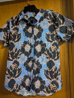 Wildfang Black & Blue Floral Short Sleeve Button-Down Shirt